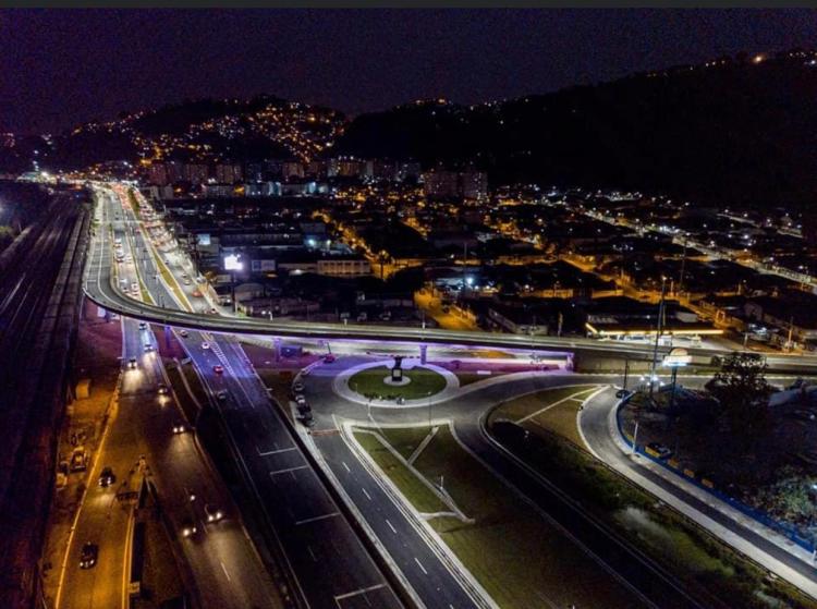 As curvas da estrada de&nbsp;Santos…