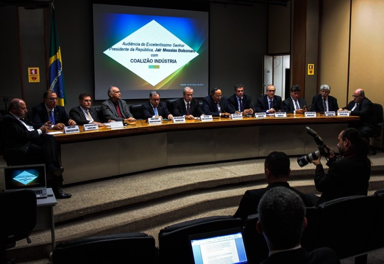 Líderes industriais repelem “retrocesso à jurássica lógica&nbsp;colonialista”