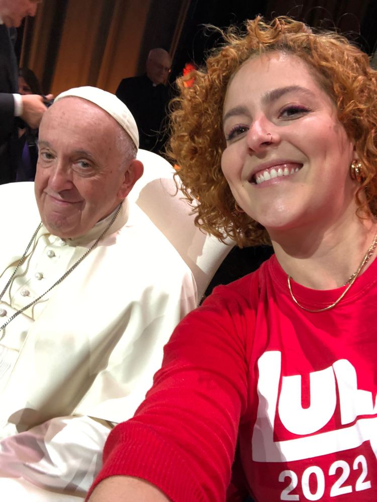 Carina Vitral representa o Brasil em encontro com o Papa na&nbsp;Itália