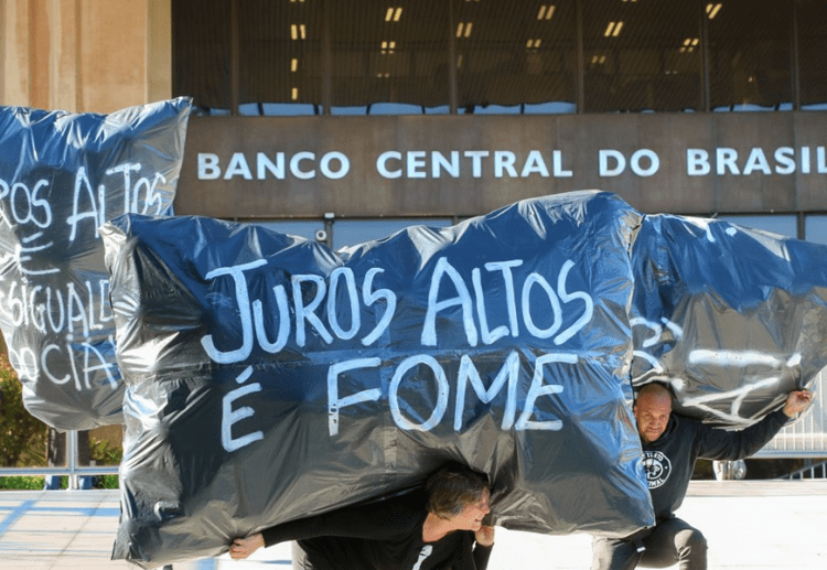 Manchetes do dia –&nbsp;21.8.2023