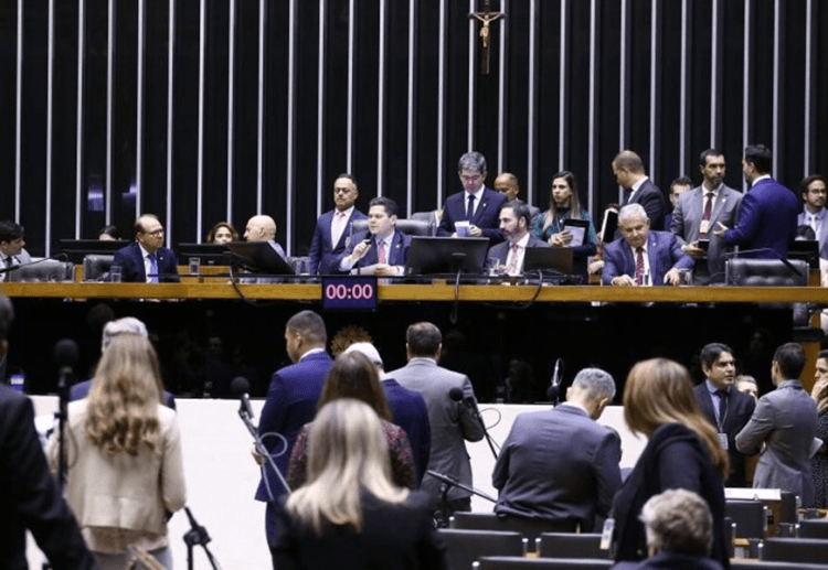 Manchetes do dia –&nbsp;22.3.2025