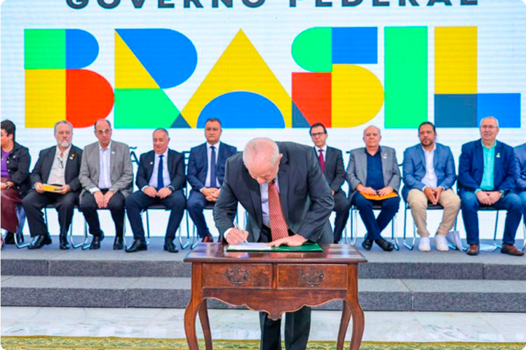 Manchetes do dia –&nbsp;18.4.2025