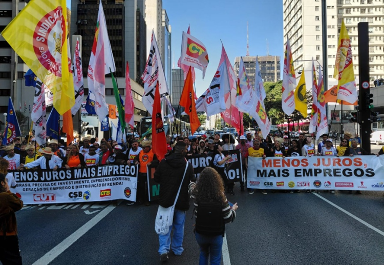 Manchetes do dia –&nbsp;19.6.2025