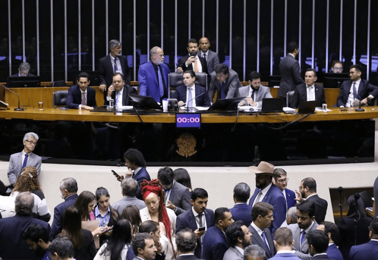 Manchetes do dia –&nbsp;16.10.2025