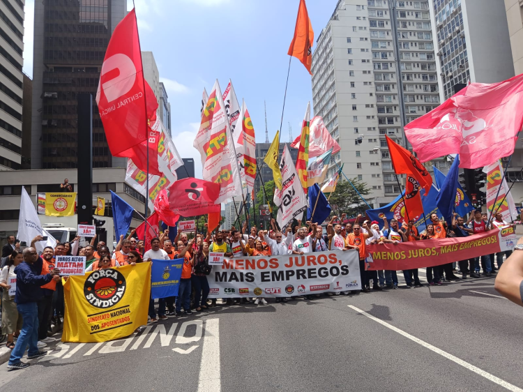 Manchetes do dia –&nbsp;5.11.2025