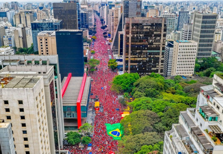 Manchetes do dia –&nbsp;12.10.2026